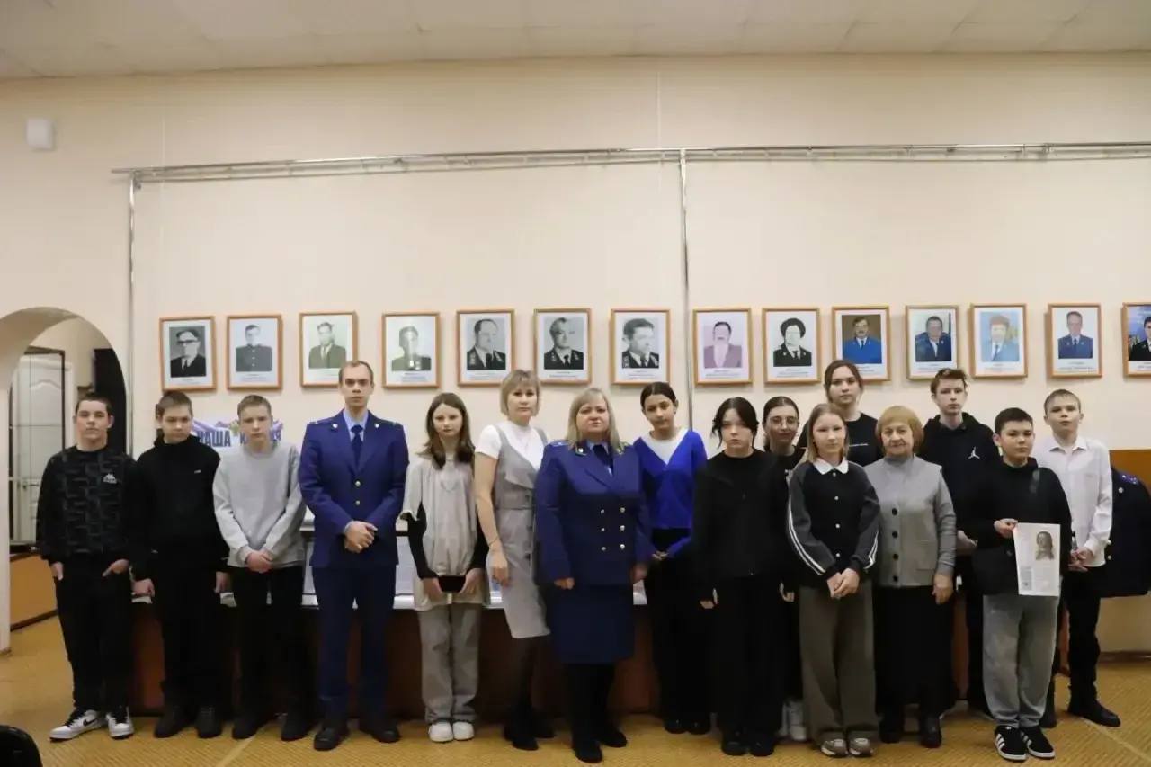 Организация выставки, посвящённой 100-летию образования прокуратуры в Болотнинском районе.